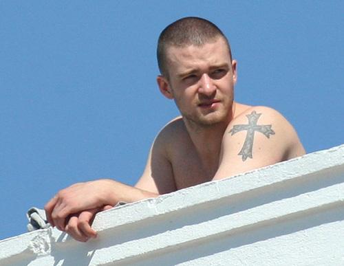 Новые и старые татуировки звёзд