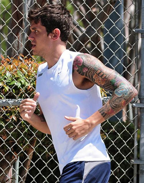 Новые и старые татуировки звёзд