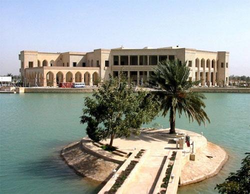 Восточная роскошь и запустение дворцов Саддама Хусейна