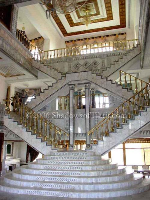 Восточная роскошь и запустение дворцов Саддама Хусейна