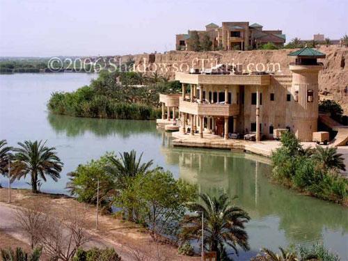 Восточная роскошь и запустение дворцов Саддама Хусейна