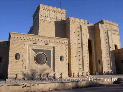 Восточная роскошь и запустение дворцов Саддама Хусейна