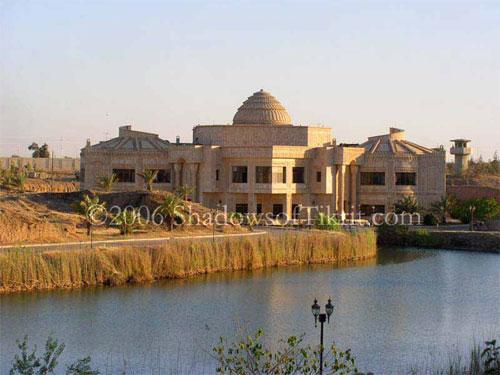 Восточная роскошь и запустение дворцов Саддама Хусейна