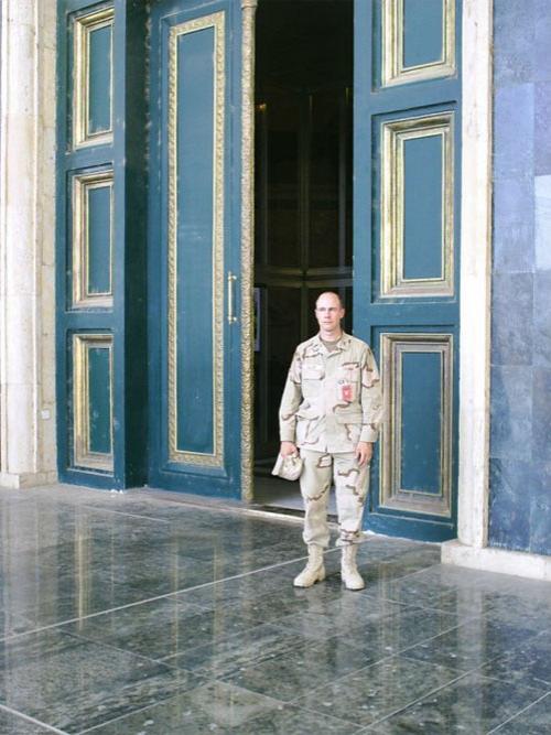 Восточная роскошь и запустение дворцов Саддама Хусейна