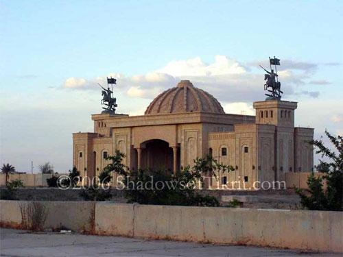 Восточная роскошь и запустение дворцов Саддама Хусейна