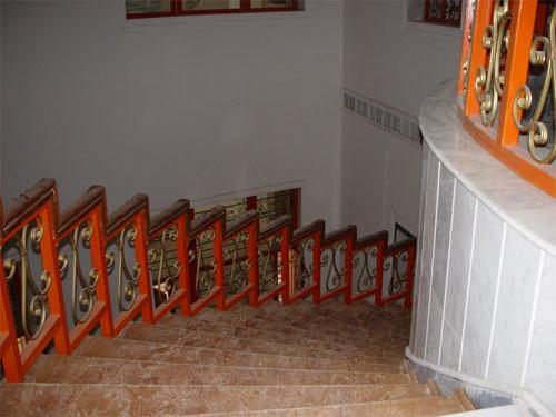 Восточная роскошь и запустение дворцов Саддама Хусейна