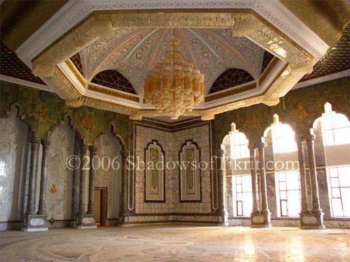 Восточная роскошь и запустение дворцов Саддама Хусейна