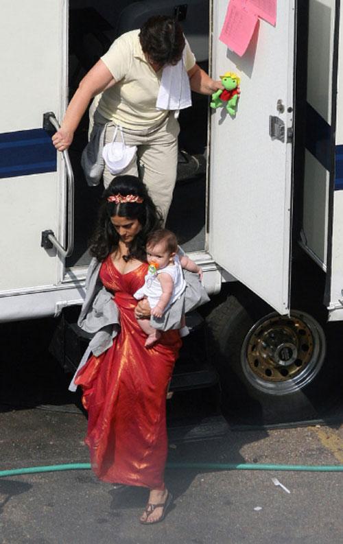 Сальма Хайек отпустила бороду