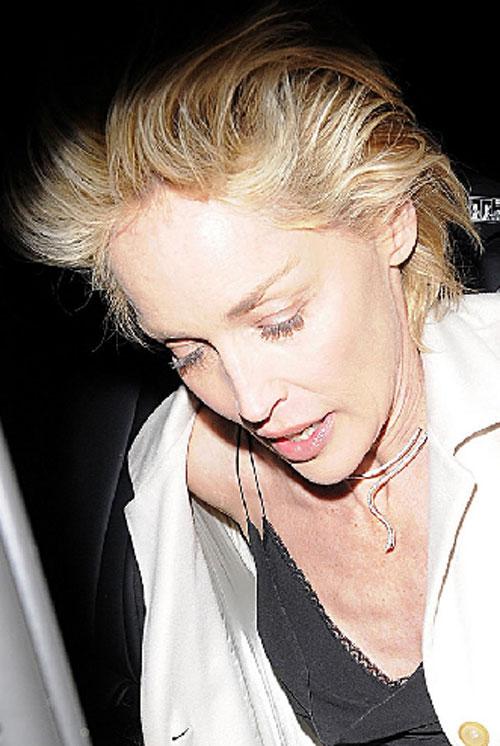 Шэрон Стоун потеряла лицо в ночном клубе