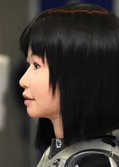 Кибердевушка примет участие в показе мод