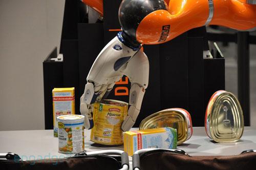 Кибердевушка примет участие в показе мод