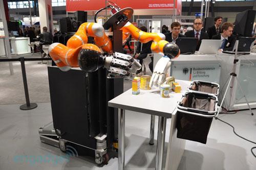 Кибердевушка примет участие в показе мод