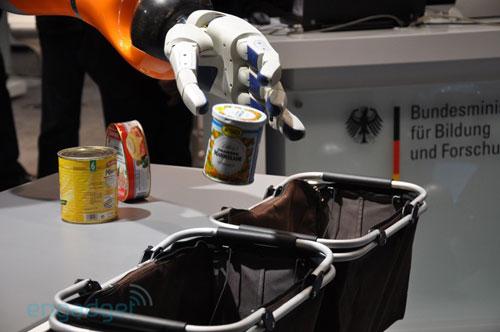 Кибердевушка примет участие в показе мод