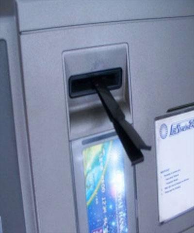 Уголок О.Бендера: как мошенники "разводят лохов" в банкоматах