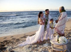 Меган Фокс вышла замуж босиком