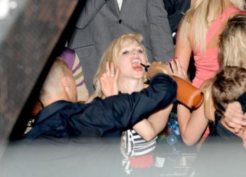 Пьяные звезды «отжигают»