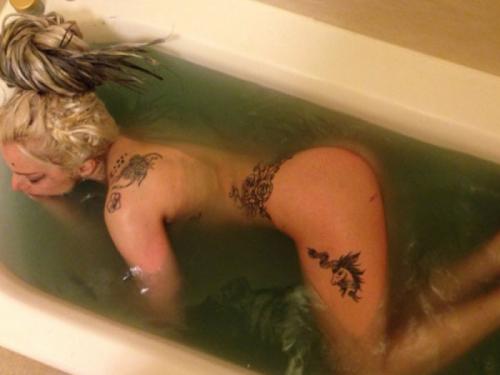 Звезды, которые выкладывают странные селфи из ванной и туалета