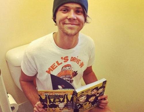 Звезды, которые выкладывают странные селфи из ванной и туалета