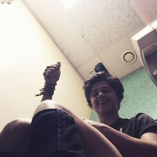 Звезды, которые выкладывают странные селфи из ванной и туалета