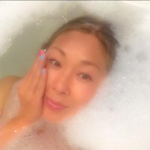 Звезды, которые выкладывают странные селфи из ванной и туалета