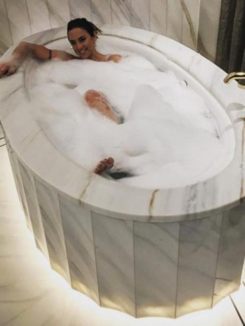 Звезды, которые выкладывают странные селфи из ванной и туалета