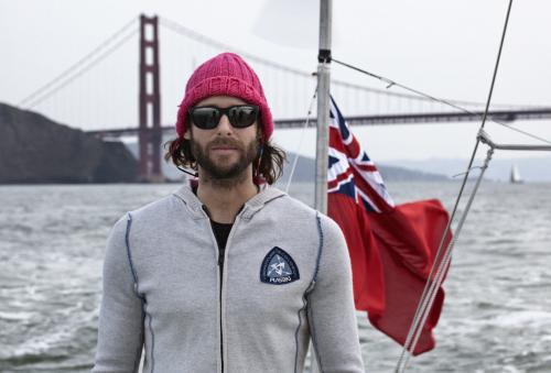 Миллиардер отправился в плавание на судне из пластиковых бутылок