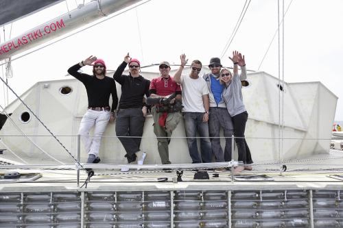 Миллиардер отправился в плавание на судне из пластиковых бутылок