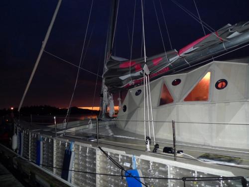 Миллиардер отправился в плавание на судне из пластиковых бутылок