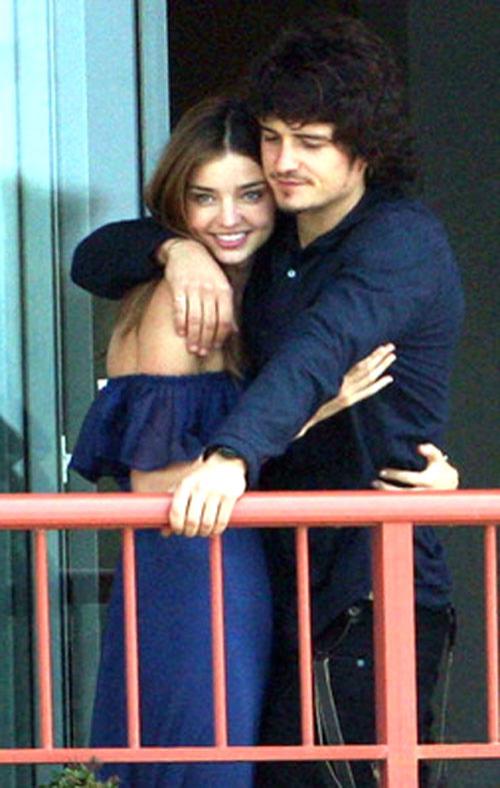 Миранда Керр и Орландо Блум показали любовь на балконе