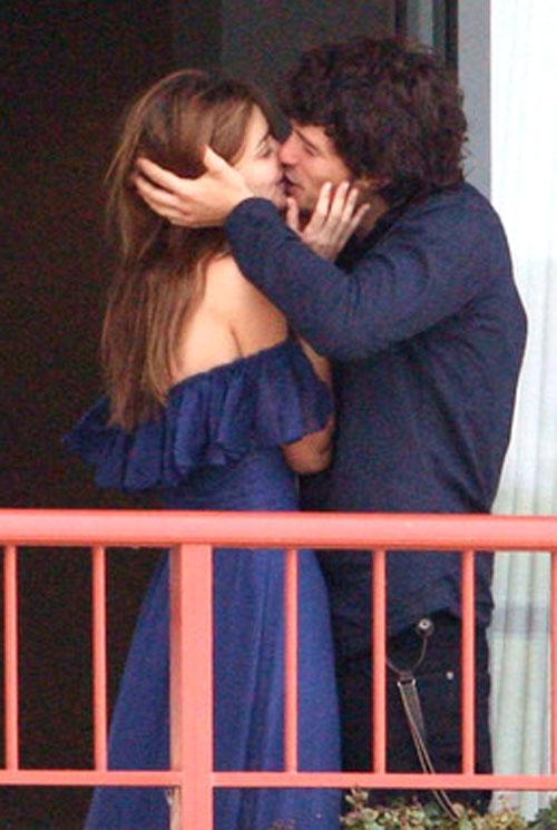 Миранда Керр и Орландо Блум показали любовь на балконе