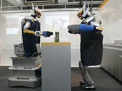 Робот-гуманоид предложит посетителям чашечку чая