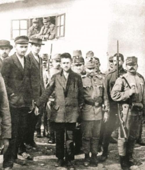 Как выглядели убийцы Джанни Версаче, Джона Леннона, Брэндона Ли и других звезд