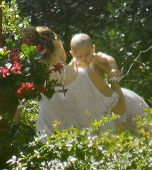 Джей Ло впервые «засветилась» с малышом