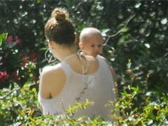 Джей Ло впервые «засветилась» с малышом