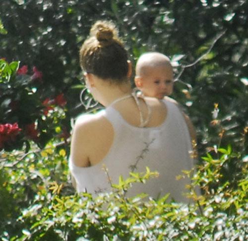 Джей Ло впервые «засветилась» с малышом