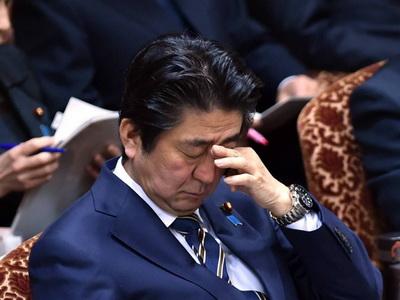 И снова премьер-министр Шинзо Абе, и опять заседание бюджетного комитета, только на этот раз 2015 год (2 февраля). Видимо, обсуждение бюджета Японии можно прописывать как снотворное