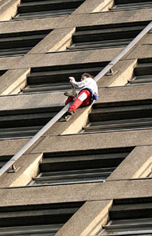 Человека-паука арестовали на 20 этаже