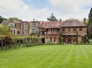 Экс-жена гитариста Rolling Stone продает особняк под Лондоном