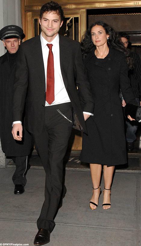 "Крепкий орешек" вывел в свет новую подругу — копию Дэми Мур