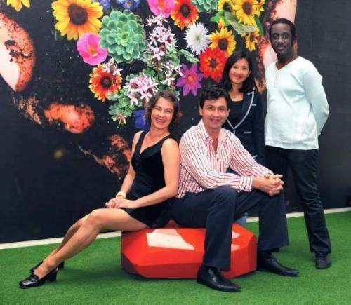 Актеры, спрятанные под масками знаменитых персонажей