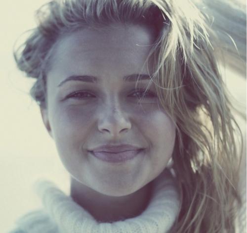 Подруга Кличко позирует неглиже