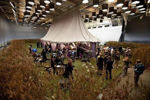 20 редких фотографий с места съемок любимых фильмов