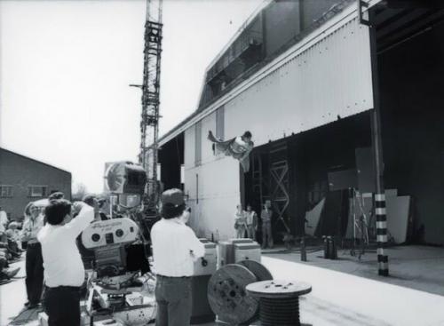 20 редких фотографий с места съемок любимых фильмов