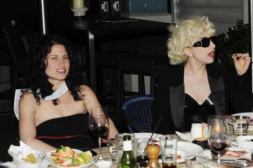 Личные помощники звезд рассказали о причудах хозяев