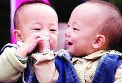 В Китае прошел фестиваль близнецов