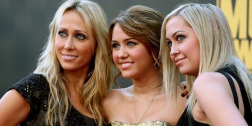 Знаменитые красотки и их не менее привлекательные сестры