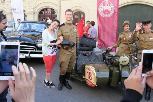 Российские звезды пересели на ретро-авто