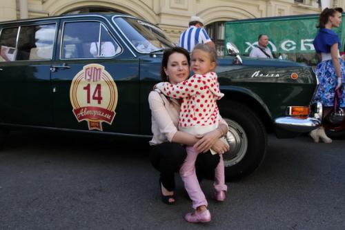Российские звезды пересели на ретро-авто