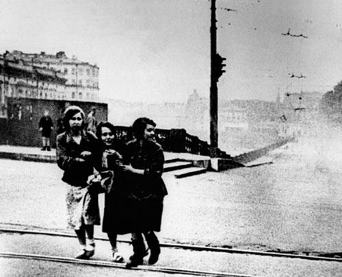 Петербург отметил снятие блокады: страшная фотохроника