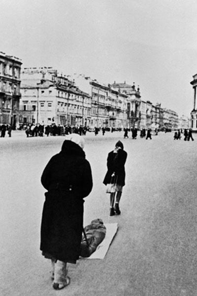 Петербург отметил снятие блокады: страшная фотохроника